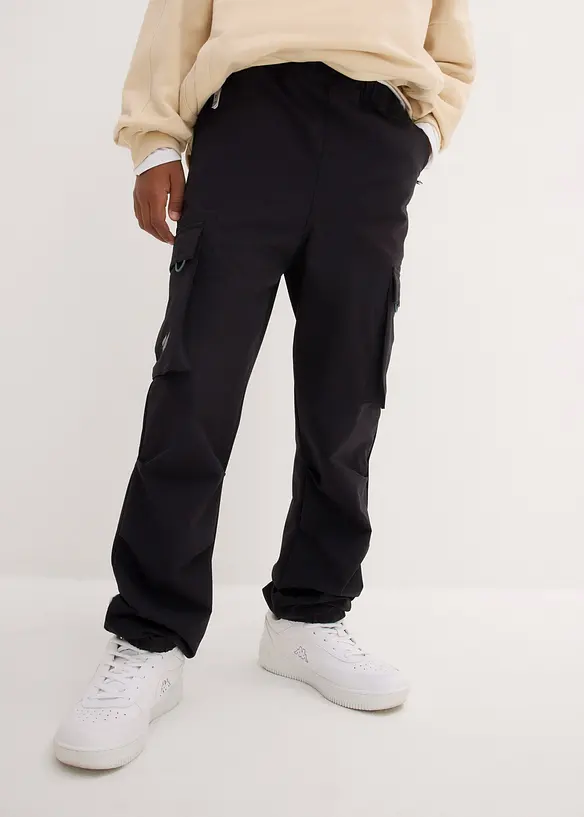 Stretch-Softshell-Cargohose mit Weitenverstellung, wasserabweisend in schwarz von vorne - bonprix