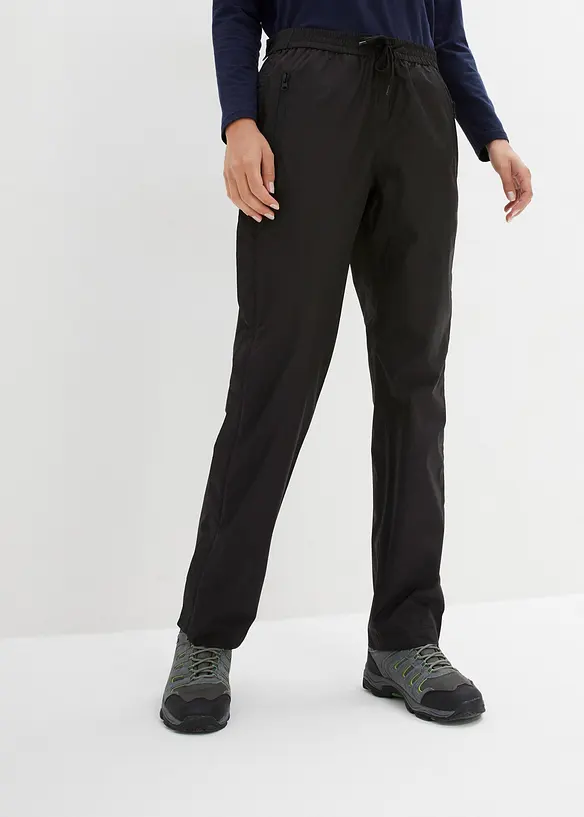 Ultraleichte Schlupf-Regenhose mit seitlichem Reißverschluss, wasserdicht in schwarz von vorne - bonprix Ultraleichte Schlupf-Regenhose mit seitlichem Reißverschluss, wasserdicht in schwarz von vorne - bonprix