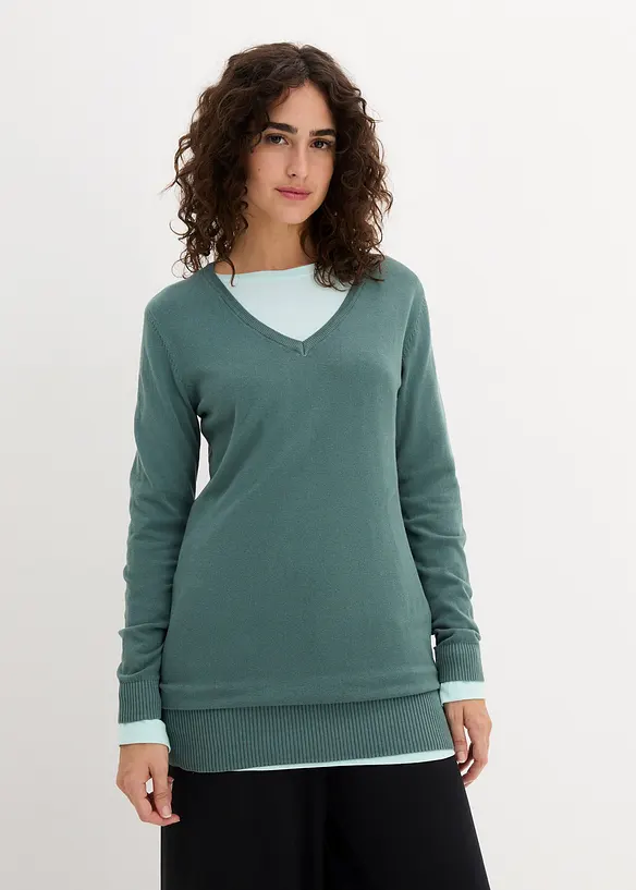 Feinstrick Longpullover mit V-Ausschnitt in grün von vorne (im Anschnitt) - bonprix