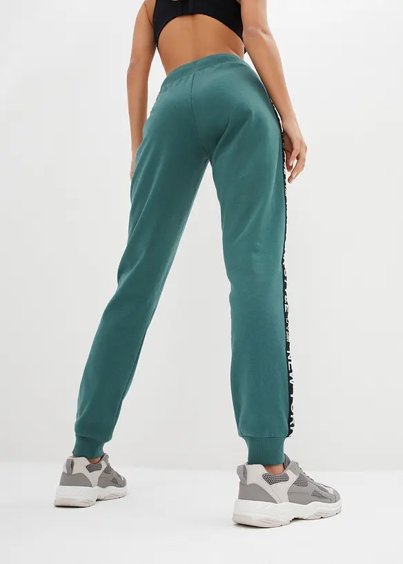 Sweathose mit Bündchen und Statement-Druck in grün von hinten - bonprix Sweathose mit Bündchen und Statement-Druck in grün von hinten - bonprix