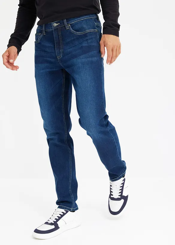 Regular-Fit-Jeans, Tapered in blau von vorne - bonprix