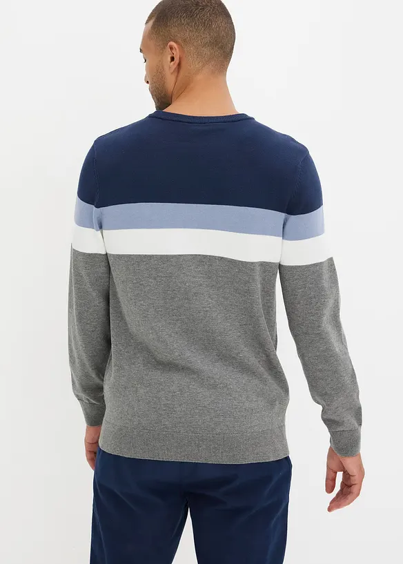 Feinstrickpullover in Regular Fit in blau von hinten (im Anschnitt) - bonprix