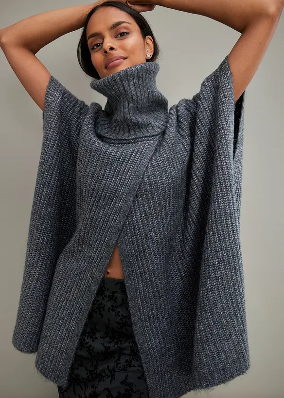 Poncho-Pullover aus weichem Woll-Mix in grau von vorne (im Anschnitt) - bonprix Poncho-Pullover aus weichem Woll-Mix in grau von vorne (im Anschnitt) - bonprix