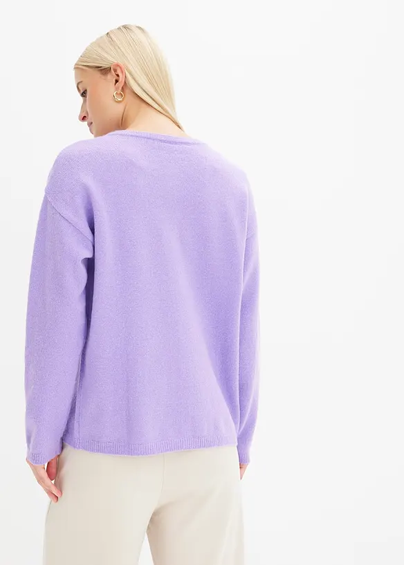 Feinstrickjacke in lila von hinten (im Anschnitt) - bonprix