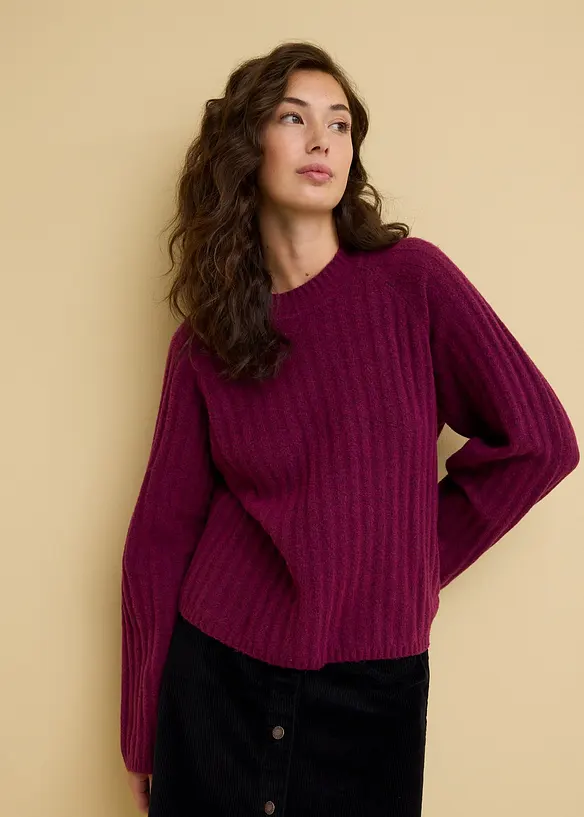 Gerippter Pullover, verkürzt in lila von vorne (im Anschnitt) - bonprix