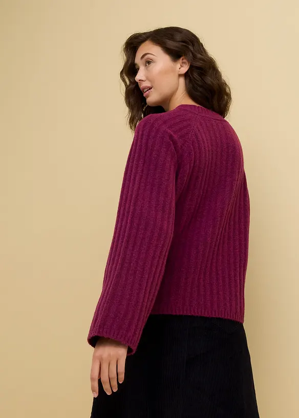 Gerippter Pullover, verkürzt in lila von hinten (im Anschnitt) - bonprix