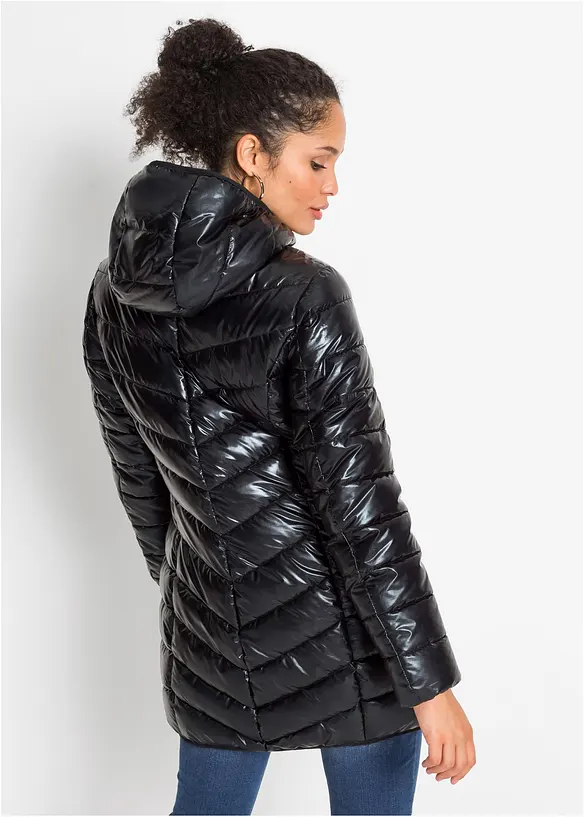 Steppjacke in Metallic-Optik in schwarz von hinten (im Anschnitt) - bonprix