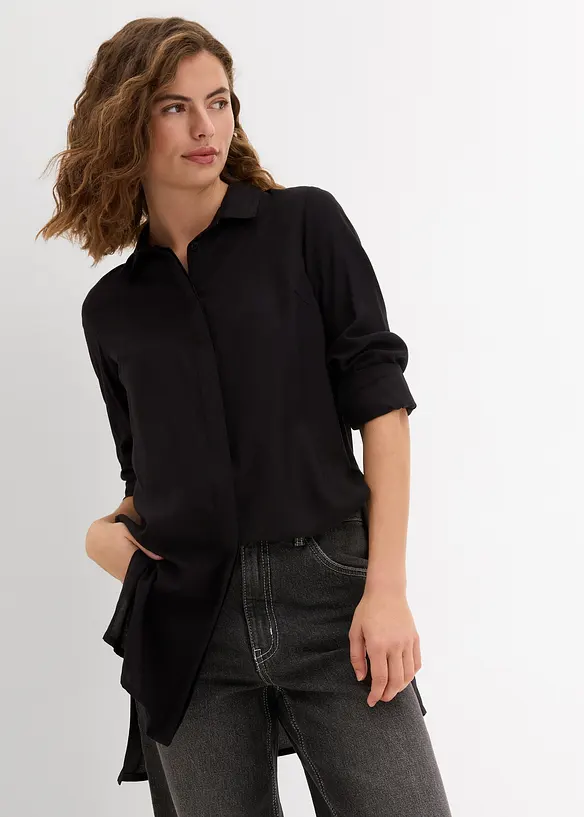 Longbluse mit Schlitz aus fließender Viskose in schwarz von vorne (im Anschnitt) - bonprix