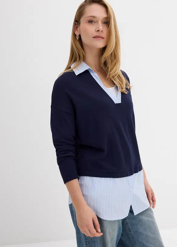 Feinstrickpullover mit Bluseneinsatz in blau von vorne (im Anschnitt) - bonprix Feinstrickpullover mit Bluseneinsatz in blau von vorne (im Anschnitt) - bonprix