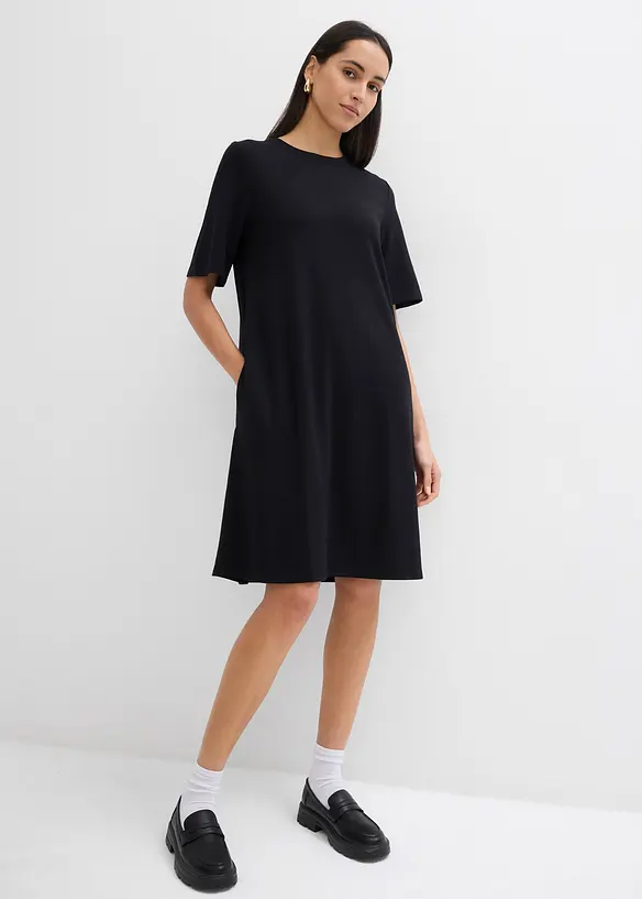 Shirtkleid in A-Linie aus Viskose-Mix in schwarz von vorne (Totalaufnahme) - bonprix