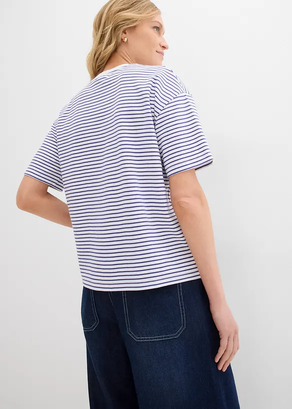Gestreiftes T-Shirt mit Stickerei in blau von hinten (im Anschnitt) - bonprix