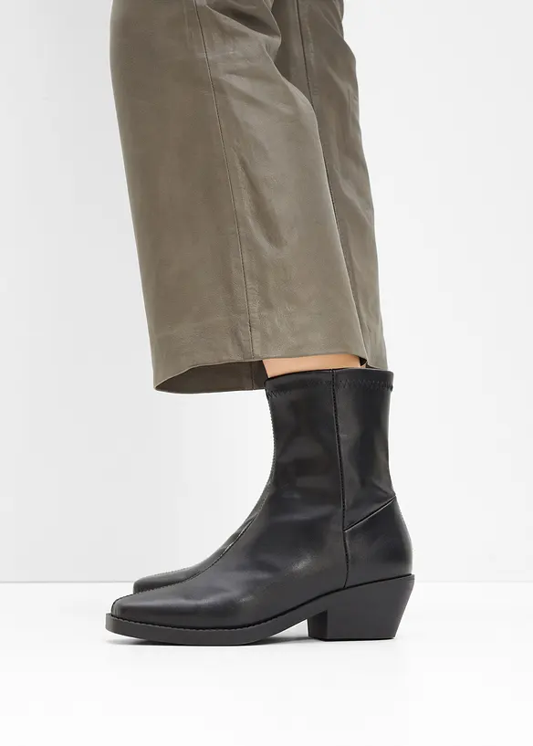 Boot in schwarz - bonprix