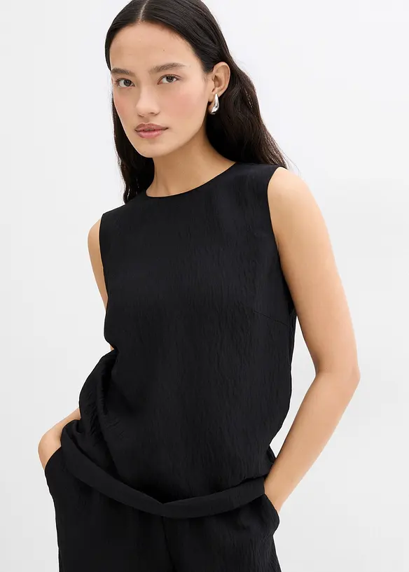Blusentop aus Crinkle-Viskose-Mix in schwarz von vorne (im Anschnitt) - bonprix