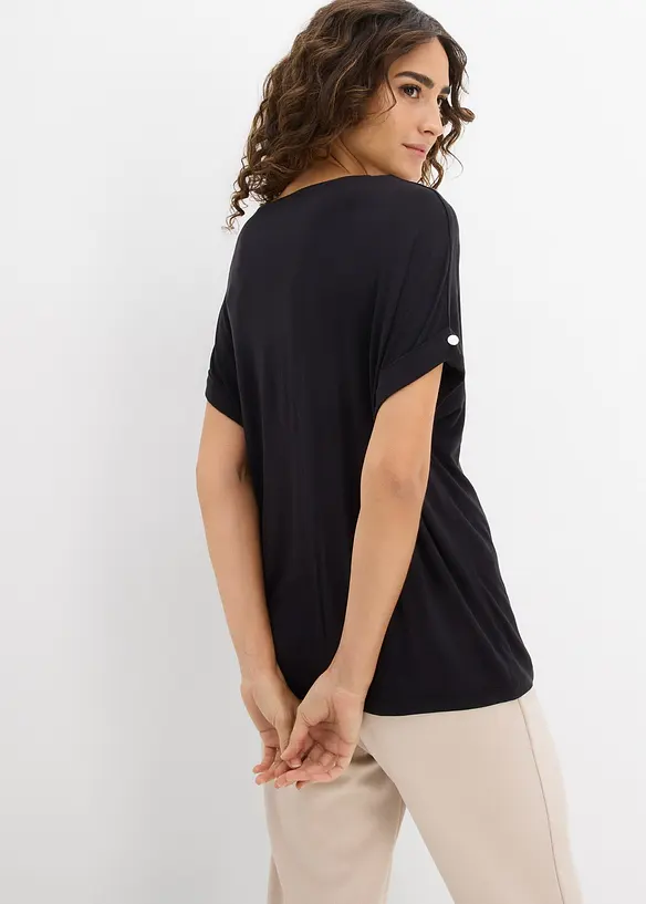 Shirt aus fließendem Viskose-Mix in schwarz von hinten (im Anschnitt) - bonprix