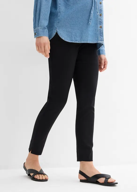 Stretch- Umstandshose mit schmal zulaufendem Bein in schwarz von vorne - bonprix