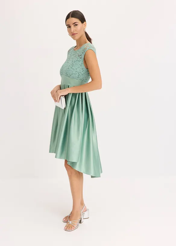 Vokuhila-Kleid aus glänzendem Satin mit Spitze in grün im Look von vorne (Totalaufnahme) - bonprix