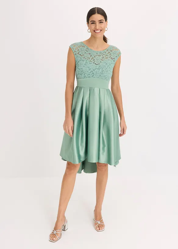 Vokuhila-Kleid aus glänzendem Satin mit Spitze in grün von vorne (Totalaufnahme) - bonprix