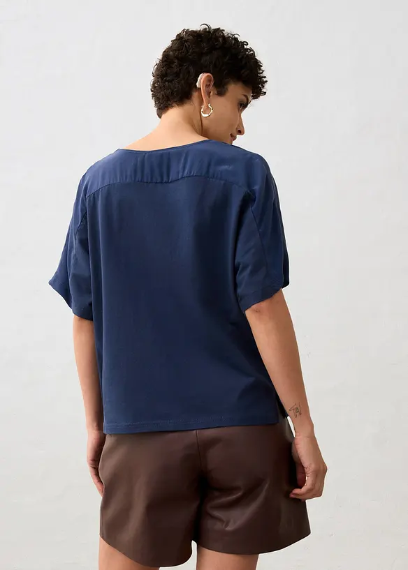 Shirt mit Seidenanteil und Webeinsatz in blau von hinten (im Anschnitt) - bonprix