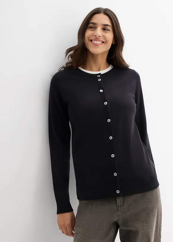 Strickjacke, Rundhals in schwarz von vorne (im Anschnitt) - bonprix Strickjacke, Rundhals in schwarz von vorne (im Anschnitt) - bonprix