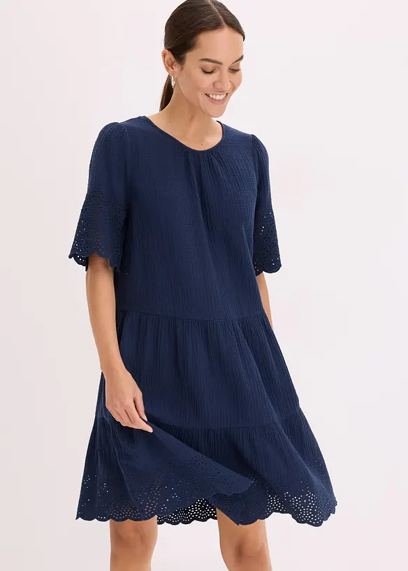 Kleid aus Musselin mit Lochstickerei in blau von vorne (Totalaufnahme) - bonprix Kleid aus Musselin mit Lochstickerei in blau von vorne (Totalaufnahme) - bonprix