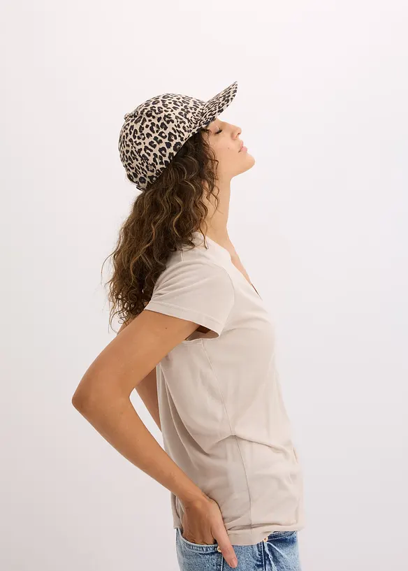 Cap aus 100% Baumwolle in schwarz von vorne (im Anschnitt) - bonprix