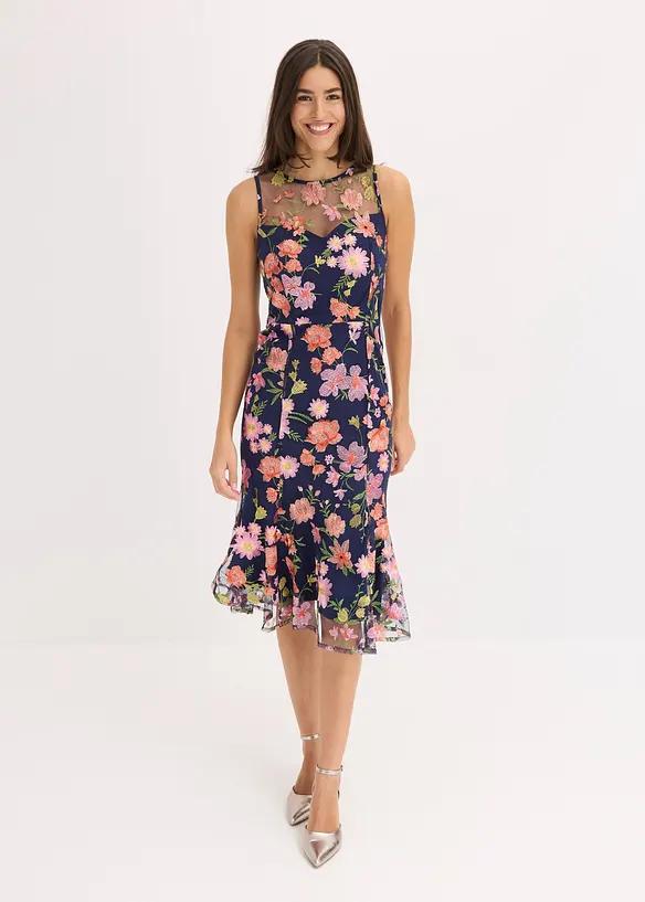 Midikleid mit floraler Stickerei in blau von vorne (Totalaufnahme) - bonprix Midikleid mit floraler Stickerei in blau von vorne (Totalaufnahme) - bonprix