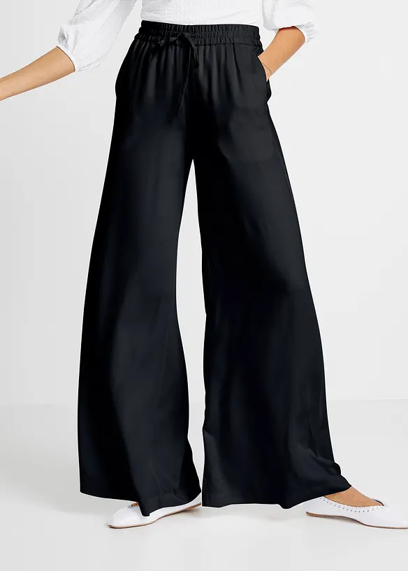 Marlenehose aus leicht glänzender Viskose in schwarz von vorne - bonprix