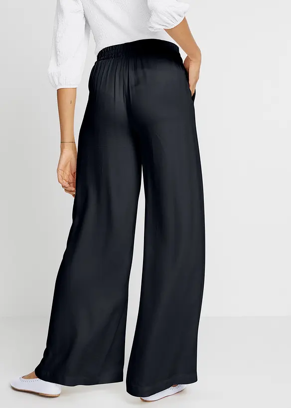 Marlenehose aus leicht glänzender Viskose in schwarz von hinten - bonprix