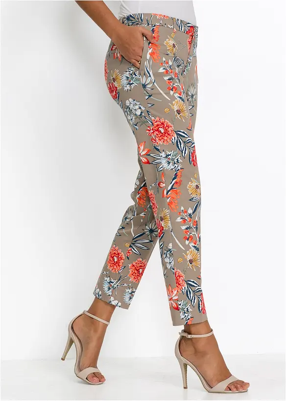 7/8-Stretch-Hose in braun von vorne - bonprix