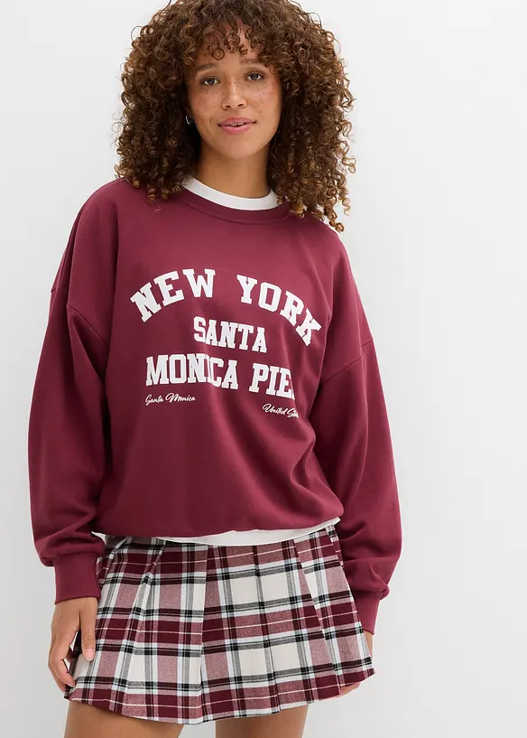 Oversize-Sweatshirt in rot von vorne (im Anschnitt) - bonprix