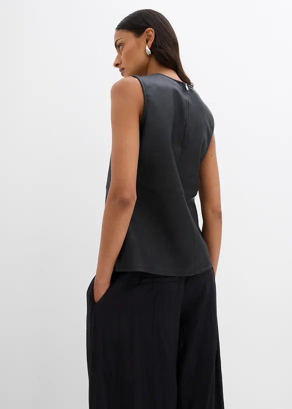 Lederimitat-Top in schwarz von hinten (im Anschnitt) - bonprix