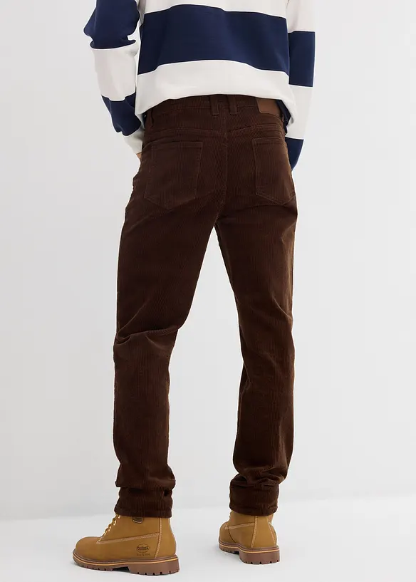 Slim-Fit Cordhose mit Komfortschnitt, Straight in braun von hinten - bonprix