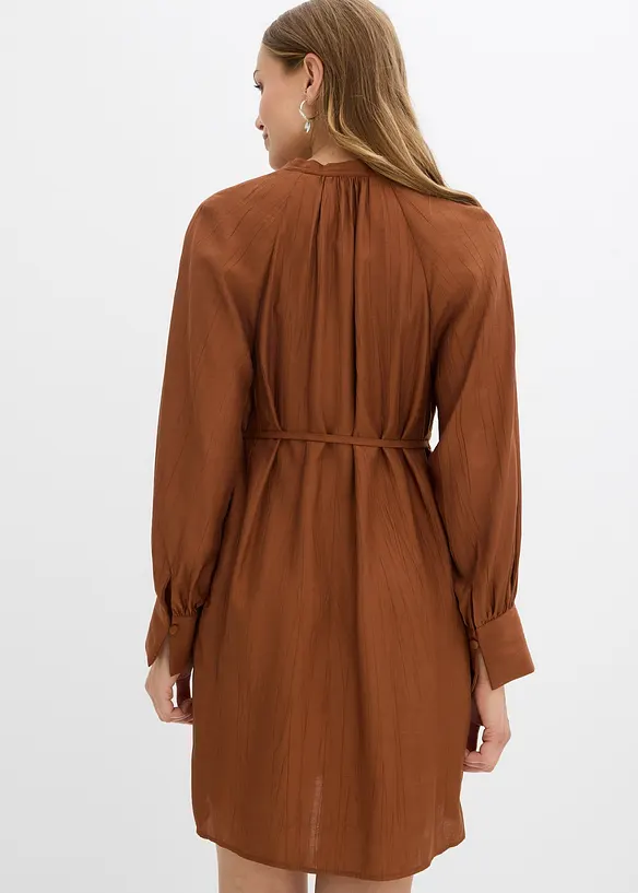 Umstands- und Stillblusenkleid aus fließender Viskose in braun von hinten (Totalaufnahme) - bonprix