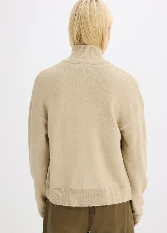 Strickjacke mit Reißverschluss in beige von hinten (im Anschnitt) - bonprix Strickjacke mit Reißverschluss in beige von hinten (im Anschnitt) - bonprix