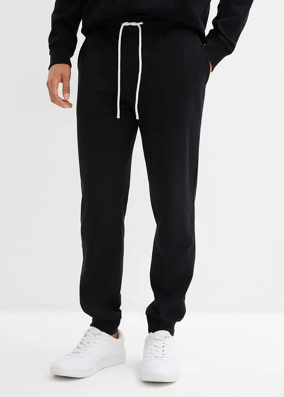 Regular Fit Jogginghose, Straight in schwarz von vorne - bonprix