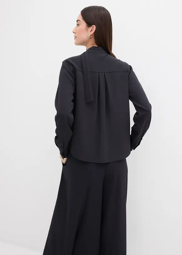 Leicht glänzendes Blusenshirt in schwarz von hinten (im Anschnitt) - bonprix