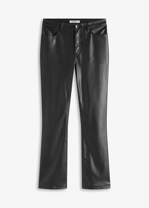 Lederimitat-Hose mit ausgestelltem Bein in schwarz von vorne - bonprix