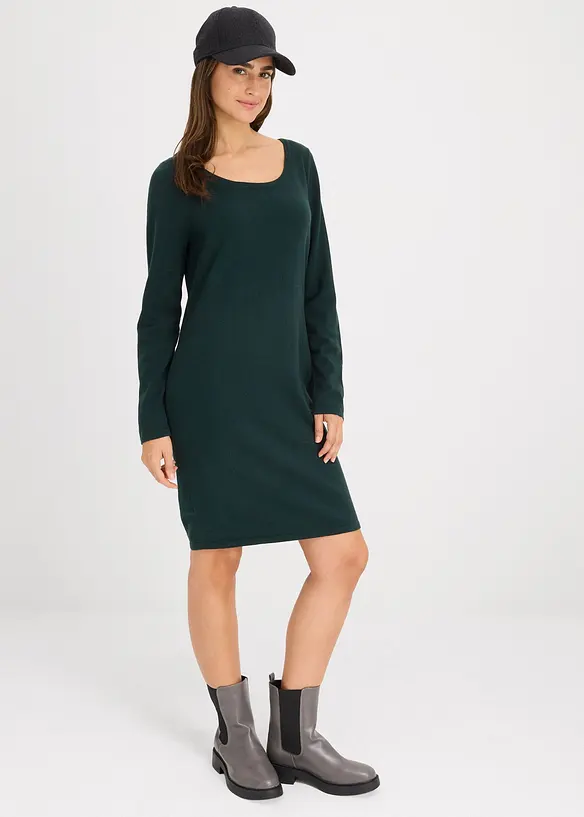Strickkleid mit legerem Schnitt in grün von vorne (Totalaufnahme) - bonprix Strickkleid mit legerem Schnitt in grün von vorne (Totalaufnahme) - bonprix