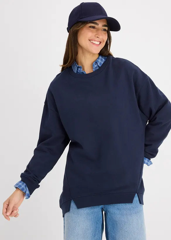 Oversize-Sweatshirt aus Baumwoll-Mix in blau von vorne (im Anschnitt) - bonprix