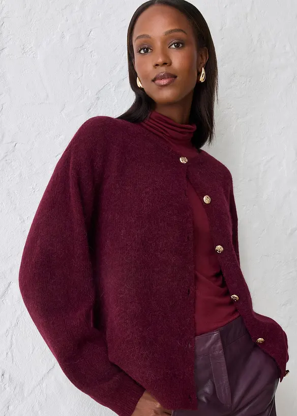 Strickjacke aus wärmendem Alpaka-Mix in rot von vorne (im Anschnitt) - bonprix
