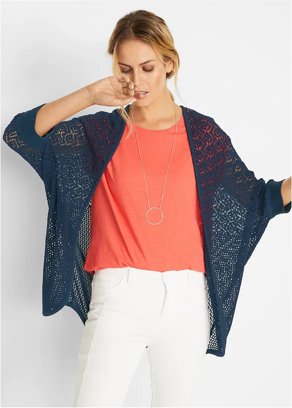 Longstrickjacke mit Lochmuster in blau von vorne (im Anschnitt) - bonprix Longstrickjacke mit Lochmuster in blau von vorne (im Anschnitt) - bonprix