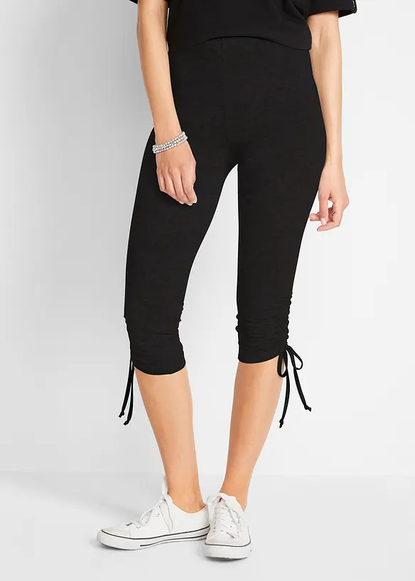Capri-Leggings mit Raffung (2er Pack) in schwarz von vorne - bonprix