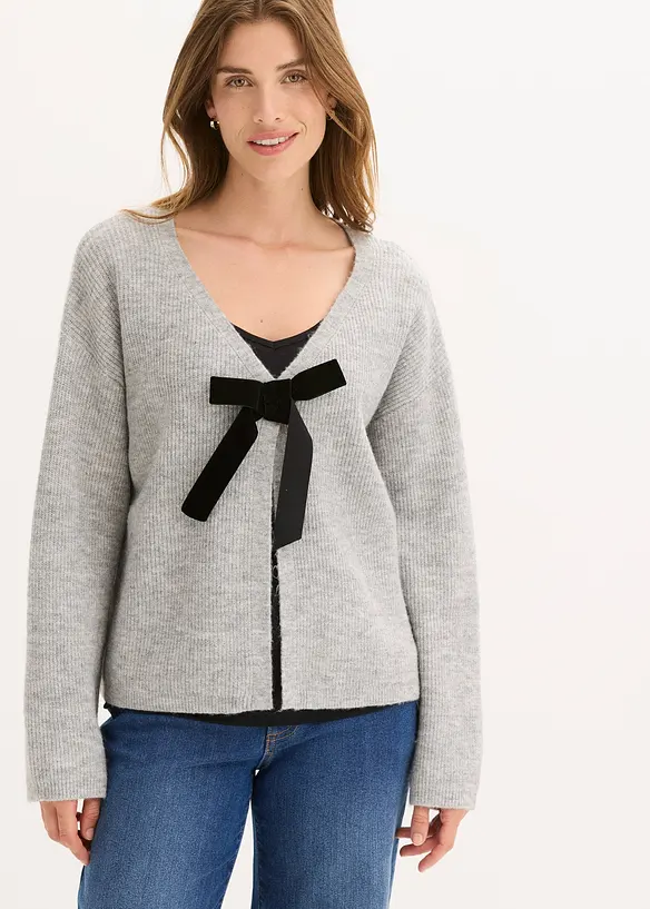 Strickpullover mit Samtschleife in grau von vorne (im Anschnitt) - bonprix Strickpullover mit Samtschleife in grau von vorne (im Anschnitt) - bonprix