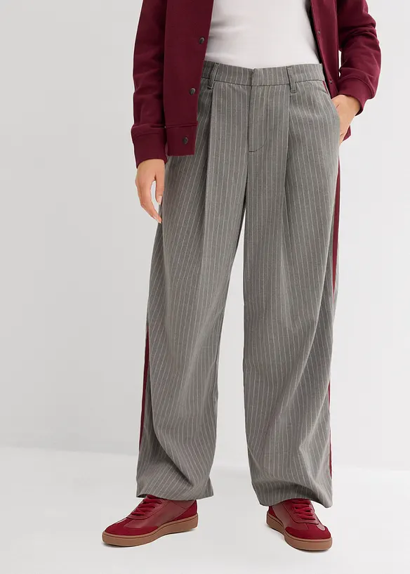 Bundfaltenhose mit Kontraststreifen aus Viskose-Mix in grau von vorne - bonprix