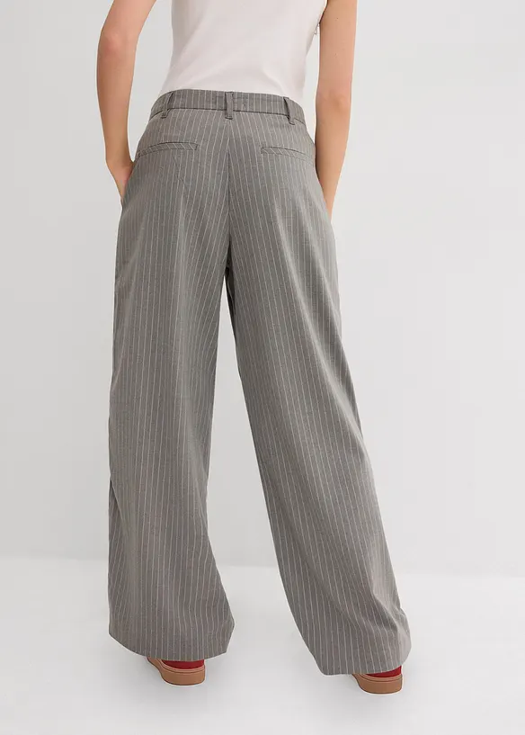 Bundfaltenhose mit Kontraststreifen aus Viskose-Mix in grau von hinten - bonprix