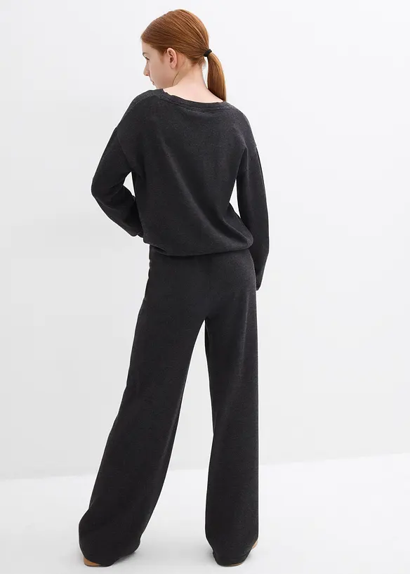 Feinstrickpullover und Strickhose aus softem Viskose Mix (2-tlg.Set) in grau von hinten (Totalaufnahme) - bonprix