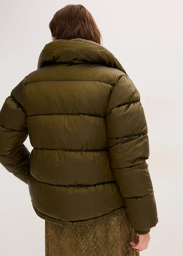 Oversize Steppjacke in grün von hinten (im Anschnitt) - bonprix