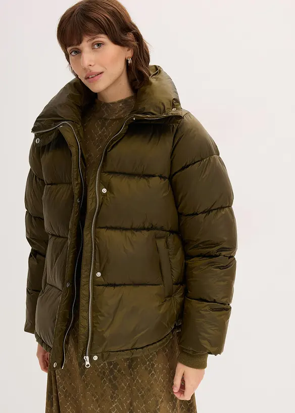 Oversize Steppjacke in grün von vorne (im Anschnitt) - bonprix