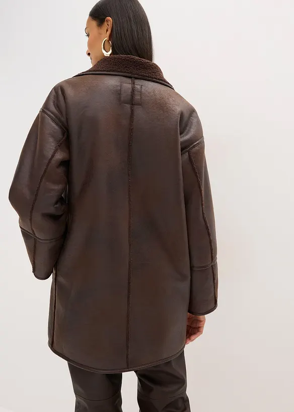 Oversized Lammfellimitat-Jacke in braun von hinten (im Anschnitt) - bonprix Oversized Lammfellimitat-Jacke in braun von hinten (im Anschnitt) - bonprix