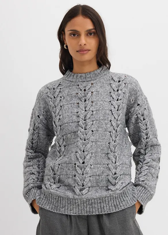 Grobstrick-Pullover mit Zopfmuster in grau von vorne (im Anschnitt) - bonprix